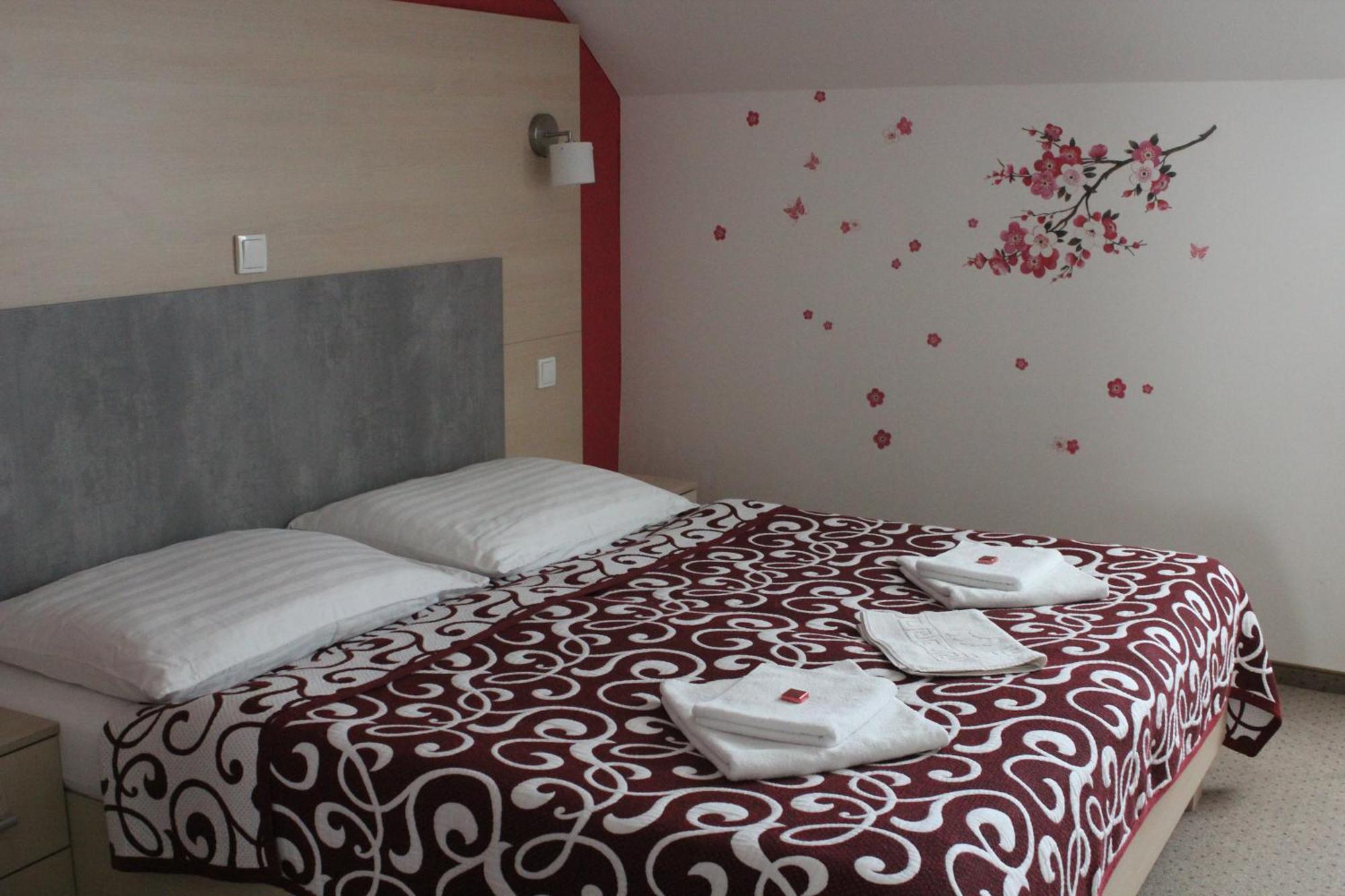 Apartments Verona Karlovy Vary Bagian luar foto